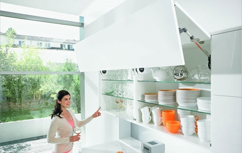 Drzwi do kuchni: drzwi frontowe, narożne i szklane do szafek i szafek w kuchni