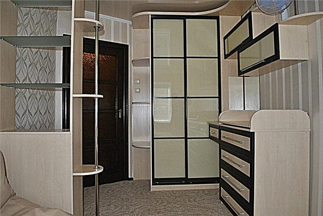 Un pequeño armario en un apartamento pequeño: características de elección