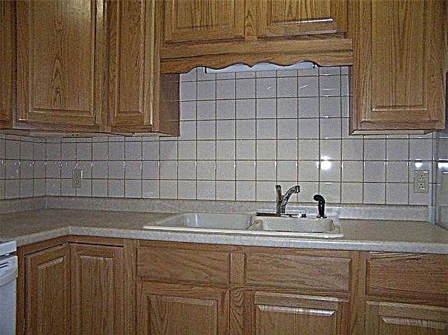Cómo colocar azulejos en el delantal de la cocina