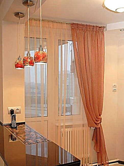 As melhores opções de design para cortinas para a cozinha com uma porta da varanda