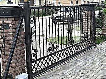 Forged sliding gates: a visiting card of a private house