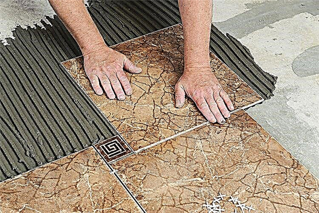 Las reglas y los matices de colocar azulejos en el suelo con tus propias manos.