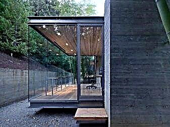 Design design of a vestibule in a private house